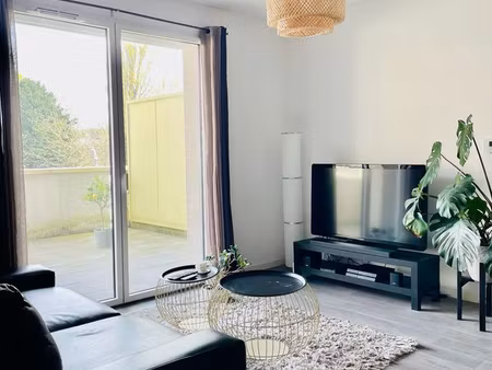 2 pièces 44m² avec grande terrasse  récent  hyper centre et proche transport  parking