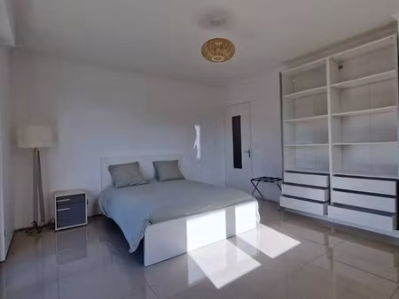 très belle chambre spacieuse meublée à 5 min frontière suisse