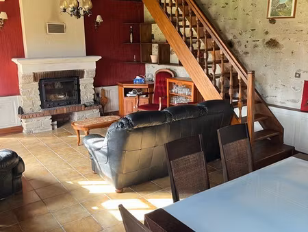 maison type fermette avec 6000m2 de terrain