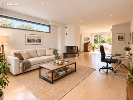 maison 6 pièces 323 m²