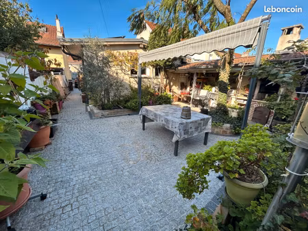 maison de ville de 110 m² + maisonnette 30 m²