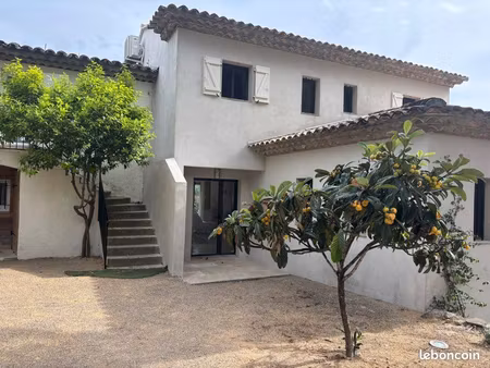 villa provençale neuve grimaud village