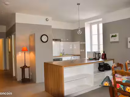 appartement t3 au centre ville de cajarc au 1er étage d'un petit immeuble du tour de ville