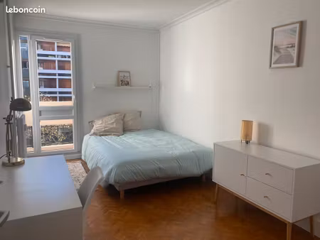 chambre meublée 13 m² – angers doutre – 570 cc
