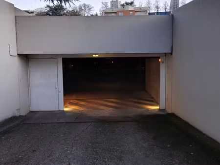garage sécurisé auchan viaduc