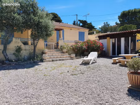2 maisons sur un terrain de 1 000m²