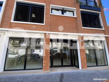 local commercial 196 m²