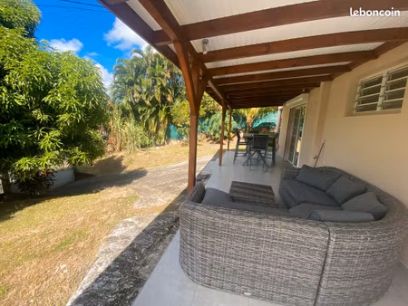ravissant bas de villa t3 meublé ttc