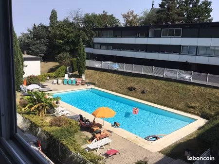 f1 meublé dans résidence avec piscine