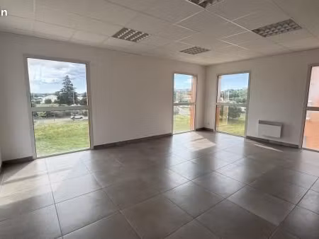 bureaux 75 m²