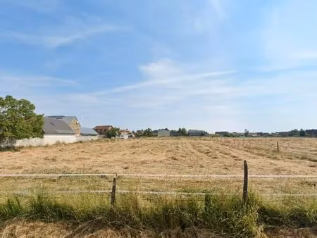 terrain 590 m² champenard