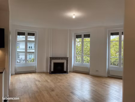 t2 51m2 69003 gambetta garibaldi