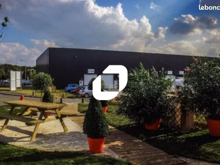 local d'activité 405 m²