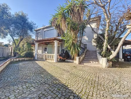 à vendre maison/immeuble à golfe juan 8 appartements à 3 minutes de la mer
