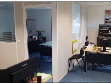 local professionnel 50 m² – axe annecy/genève – parking privé