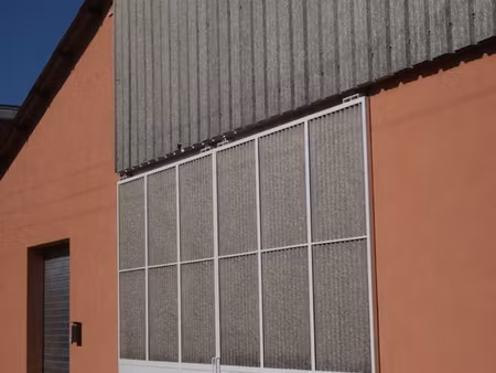entrepôt de 300 m² / local / stockage / hangar / aire de retournement de 800 m2