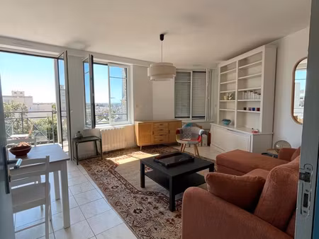 t2 lumineux avec balcon – vue mer et intra-muros – saint-malo paramé