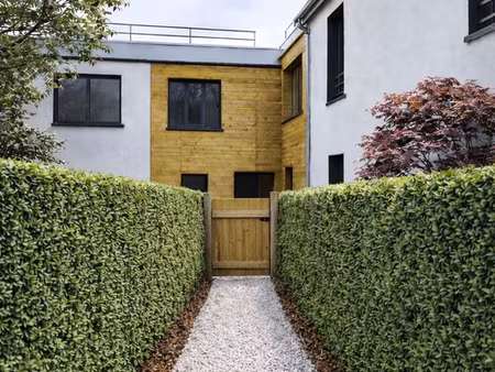 belle maison de ville renovee - voie privee arboree a 300 m du metro