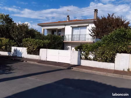 belle maison 4 pièces  115m2  jardins  terrasses et parking privés