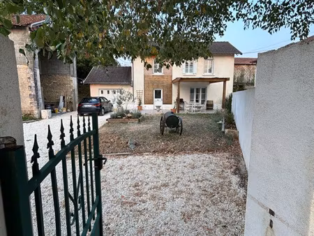 maison de campagne idéalement située à thiviers