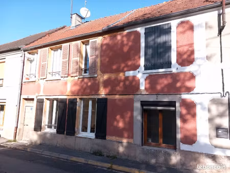 maison avec cour et batiment