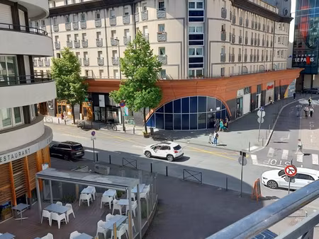 hyper centre f3 meublé avec parking sécurisé