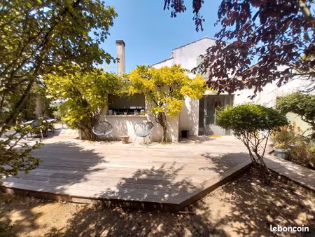 maison - 6 pièces - 150 m2 - sainte soulle - centre bourg