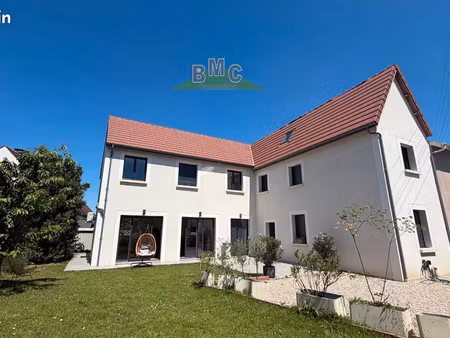 maison 9 pièces 238 m²