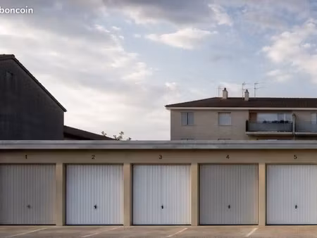 parking/box 300 m² bordeaux