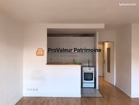 studio 1 pièce 32 m²