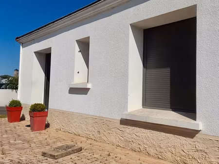 maison ancienne de plain-pied de 75 m² à rénover  située au centre bourg du château d'olon