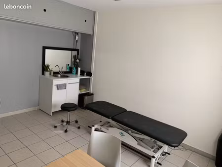 bureau dans centre de santé