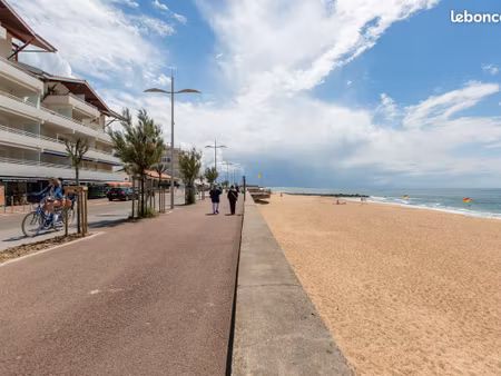 appartement f4   78 m2   2 places en garage fermè  3 chambres   en front de mer   la plage
