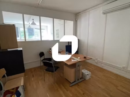 bureau 150 m²