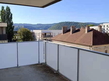 a louer appartement t3 avec grande terrasse