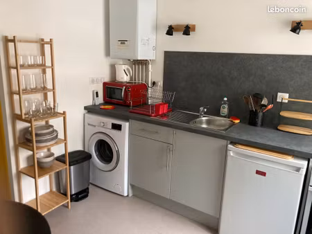 dans petite maison   chambre près centre ville amiens