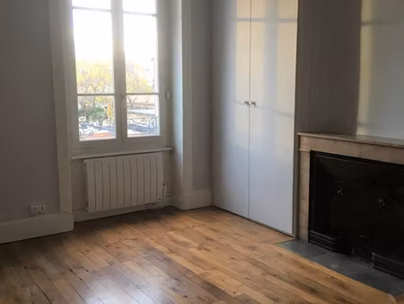 lyon3  à 300m du métro grangeblanche  t1bis 40m²
