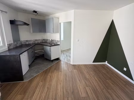 t2 rénové avec entrée indépendante – 35 m² – quartier dunois  orléans