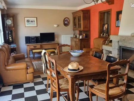 maison familiale de 111 m² sur environ 2 000 m² de terrain – fort potentiel d’aménagement 
