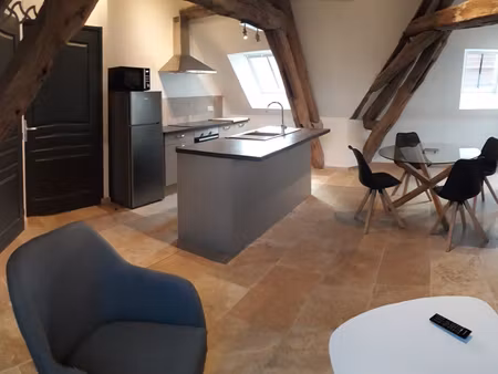 auxerre hyper centre f2 + parking