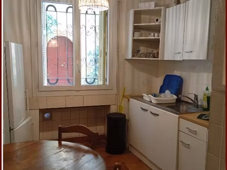 appartement meublé 46m² refait à neuf – marseille 2e le panier – rdc