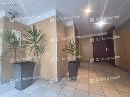 t3 de 56 5 m² – proche la doua  insa et tramway