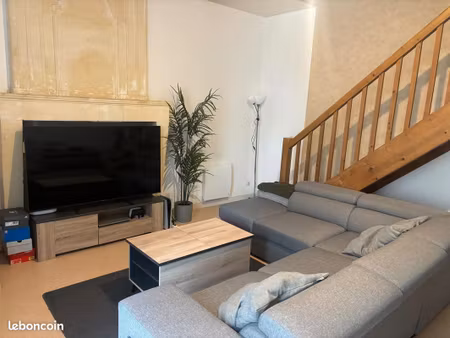 à louer : appartement de 80 m² à léoville
