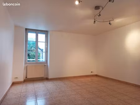 location t3 65m2 angers centre quartier ney parking