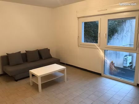 appartement au centre de nîmes à proximité immédiate du carré d'art