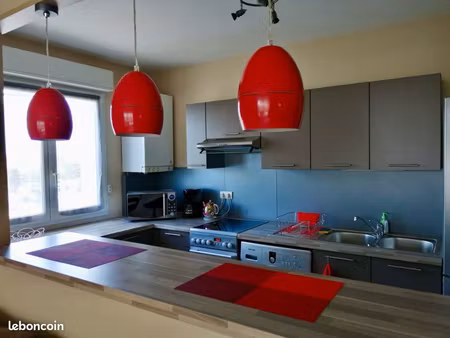 t2 meublé 54 m² avec grande terrasse et parking sécurisé