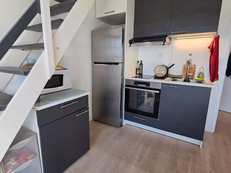 à louer – duplex meublé rénové avec parking privatif – joué-lès-tours (vallée violette)