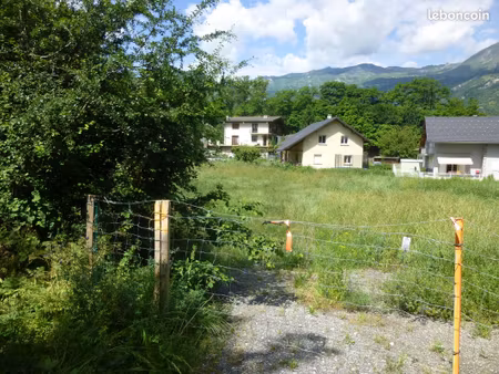 terrain 778 m2