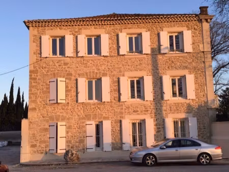 appartement t2  cuisine équipé  très calme  parking