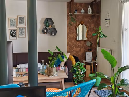 superbe appartement t3  75m2  entièrement rénové  prestations de qualité  parking fermé  b